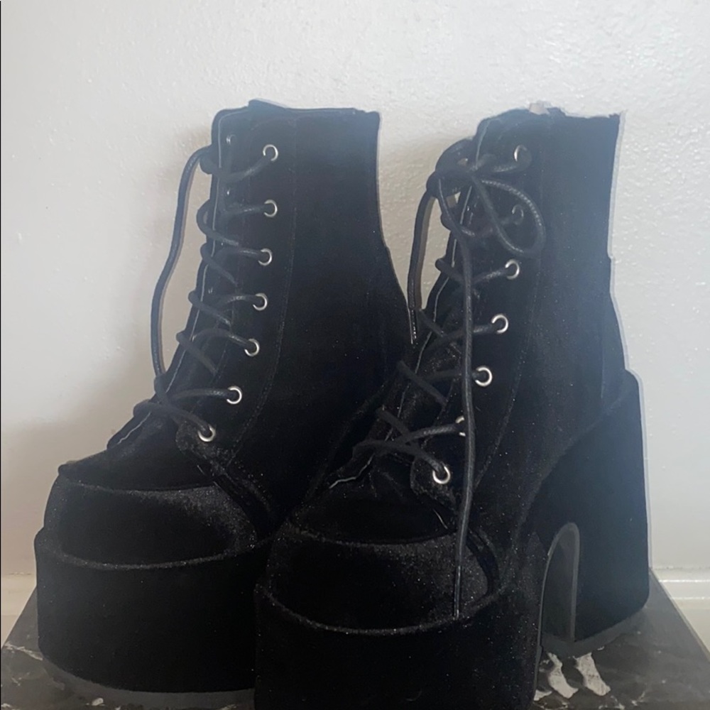 🖤Dolls Kill Velvet Rave Royalty Platform Boots🖤